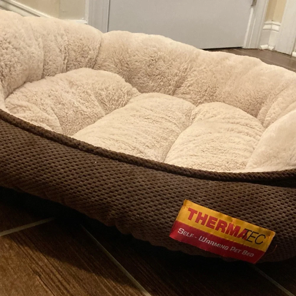 Cozy Cream Pet Bed Very Soft and Warm